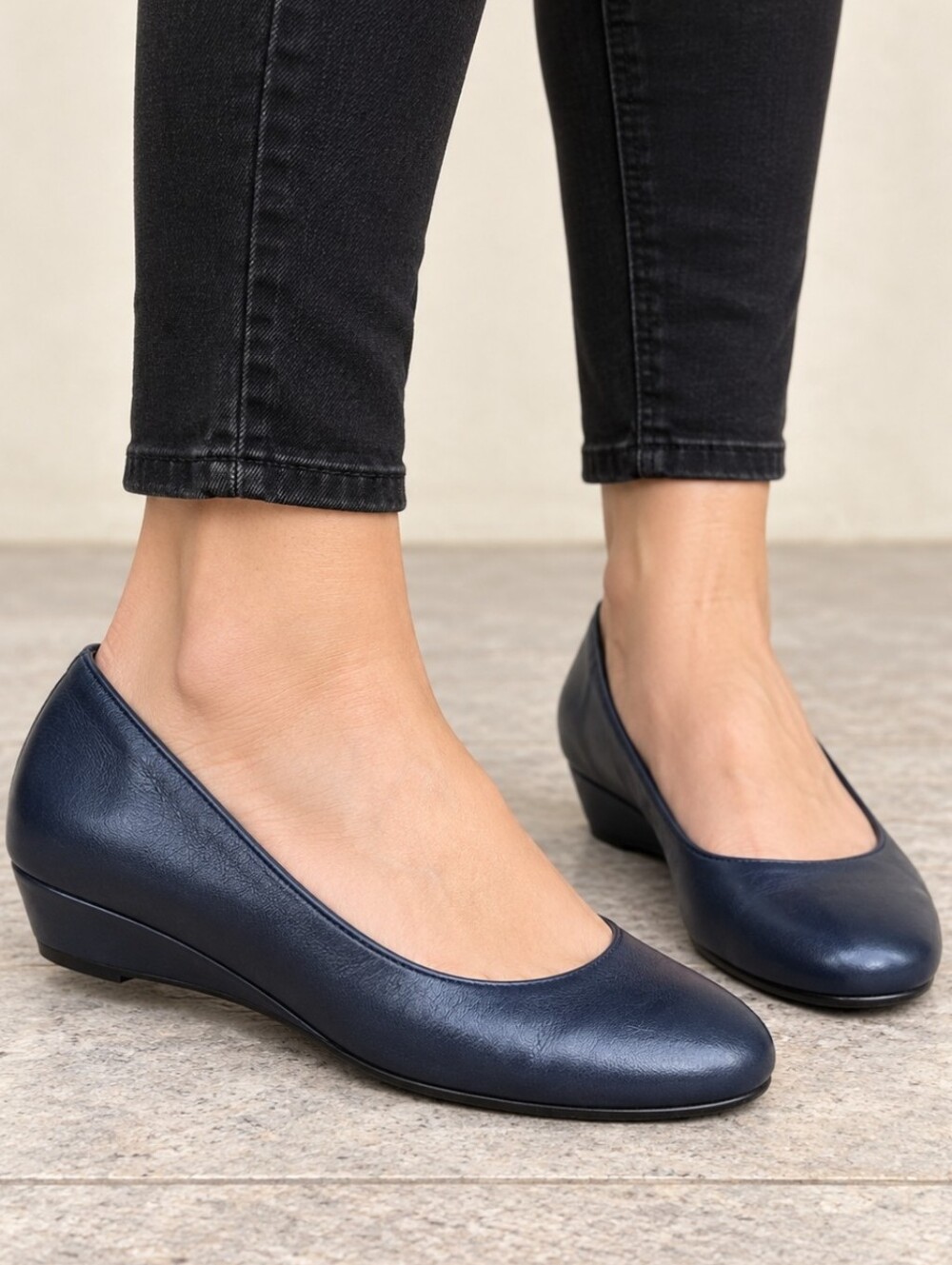 AEROSOLES Sotellite 90s Feminine Minimalist Navy Leather Comfort Wedge Pump 7.5M